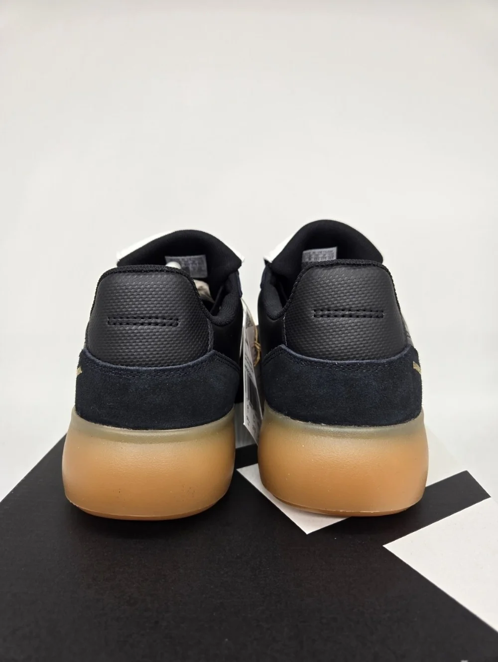 adidas Men's Barreda Mundial HQ2351 Black White Gum Shoes Size 9 New